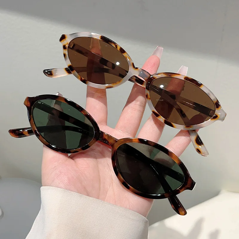 2026 New Fashion Oval Decorate Glasses Women Small Frame Rivets Punk Men Glasses Female Trendy Retro Leopard Eyewear Accessory
2026 New Fashion Oval Decorate Glasses Women Small Frame Rivets Punk Men Glasses Female Trendy Retro Leopard Eyewear Accessory