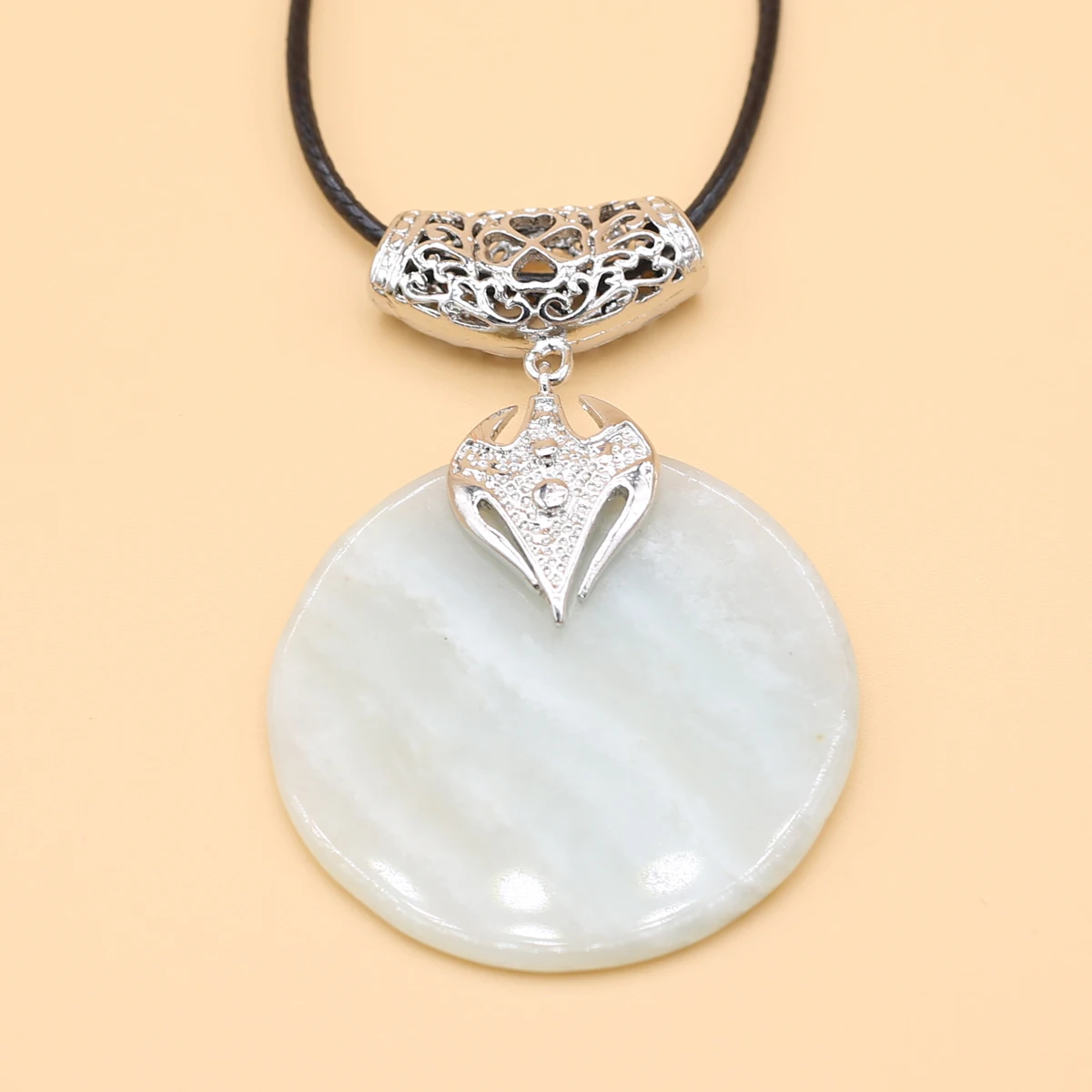 Fashion Real Amazonite Natural Stone Pendant Necklace Energy Healing Rough Stone Leather Chain Pendent Necklace 17''
Fashion Real Amazonite Natural Stone Pendant Necklace Energy Healing Rough Stone Leather Chain Pendent Necklace 17''