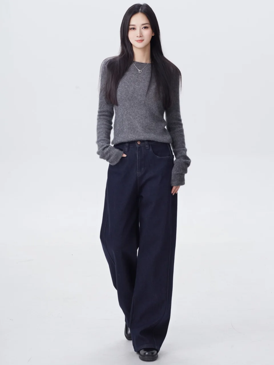 Джинсы с высокой талией, прямого кроя, теплые, универсальные, стройнящие, из денима, для женщин, повседневные, зимняя коллекция
Джинсы с высокой талией, прямого кроя, теплые, универсальные, стройнящие, из денима, для женщин, повседневные, зимняя коллекция