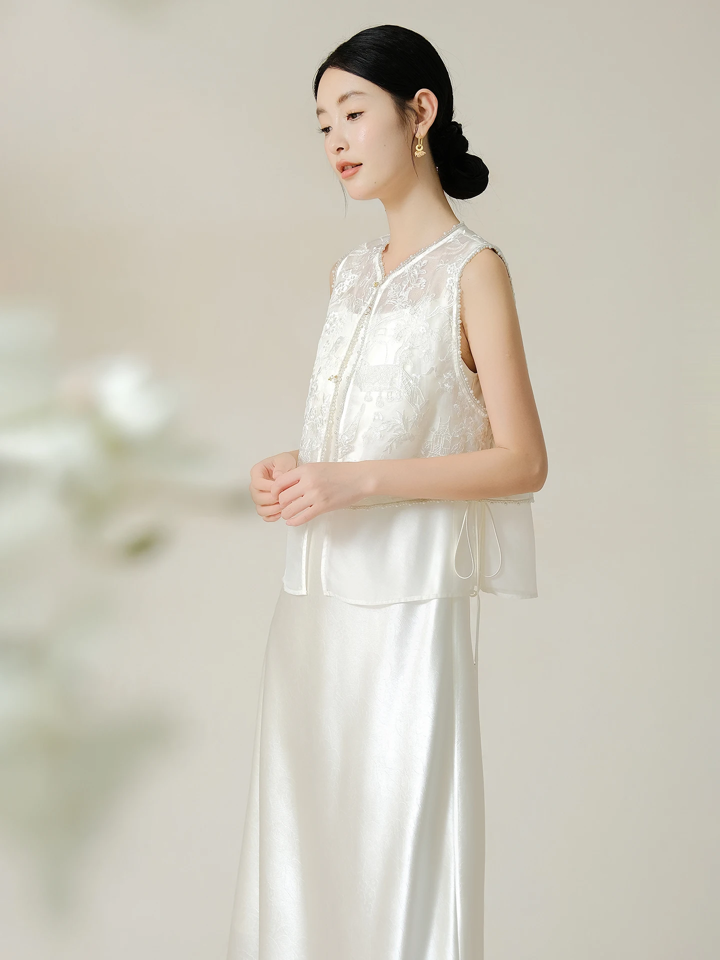 Новый китайский шелковый комплект ibai White с вышивкой, жемчугом и изысканным плетением, летний, свободного кроя, круглый вырез
Новый китайский шелковый комплект ibai White с вышивкой, жемчугом и изысканным плетением, летний, свободного кроя, круглый вырез