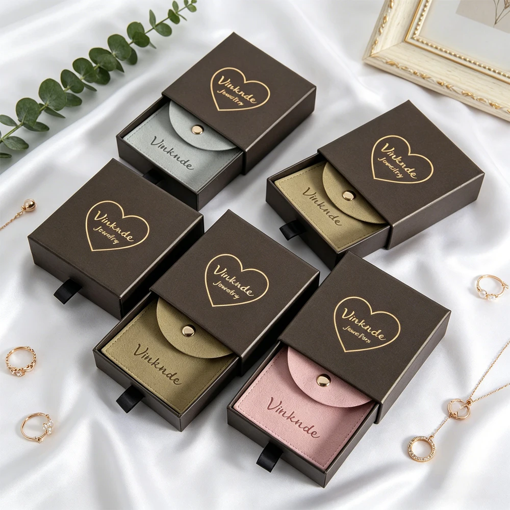 9*9*2.5cm Coffee Paper Jewelry Box with Bag Pouch Custom Logo Chic Jewelry Earrings Brooch Oil Packaging Bulk Drawer Cardboard
9*9*2.5cm Coffee Paper Jewelry Box with Bag Pouch Custom Logo Chic Jewelry Earrings Brooch Oil Packaging Bulk Drawer Cardboard