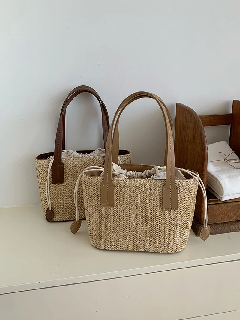Summer Fashion Straw Woven Patchwork Tote Bag Lage Capacity Drawstring Handbag Women All-Match Crossbody Shoulder Pack
Summer Fashion Straw Woven Patchwork Tote Bag Lage Capacity Drawstring Handbag Women All-Match Crossbody Shoulder Pack