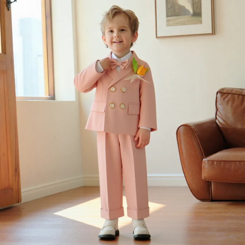 Костюм для мальчиков из 5 предметов: розовый, нарядный, с жакетом, жилетом, брюками, галстуком-бабочкой и брошью. Идеально для свадьбы, выступлений на фортепиано, выступлений и торжественных мероприятий.
Костюм для мальчиков из 5 предметов: розовый, нарядный, с жакетом, жилетом, брюками, галстуком-бабочкой и брошью. Идеально для свадьбы, выступлений на фортепиано, выступлений и торжественных мероприятий.