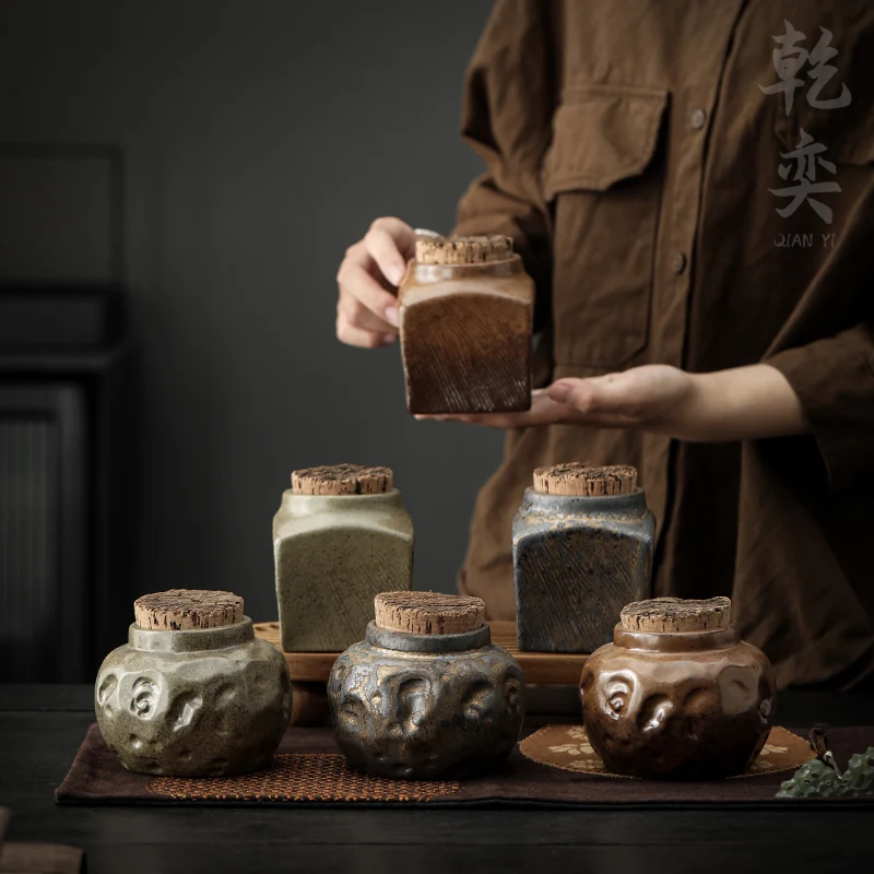 Ретро грубая керамика, банка для чайных листьев, керамическая коробка для конфет, портативная маленькая герметичная банка, влагостойкая домашняя коробка для хранения кофейных зерен, орехов
Ретро грубая керамика, банка для чайных листьев, керамическая коробка для конфет, портативная маленькая герметичная банка, влагостойкая домашняя коробка для хранения кофейных зерен, орехов