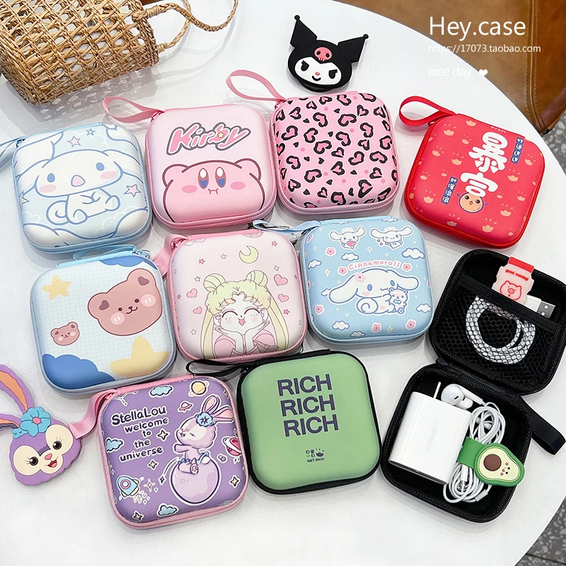 Sanrio Mymelody Kuromi Cinnamoroll Bluetooth сумка для хранения гарнитуры милый мультяшный кабель для передачи данных зарядное устройство отделка ящик для хра...
Sanrio Mymelody Kuromi Cinnamoroll Bluetooth сумка для хранения гарнитуры милый мультяшный кабель для передачи данных зарядное устройство отделка ящик для хра...