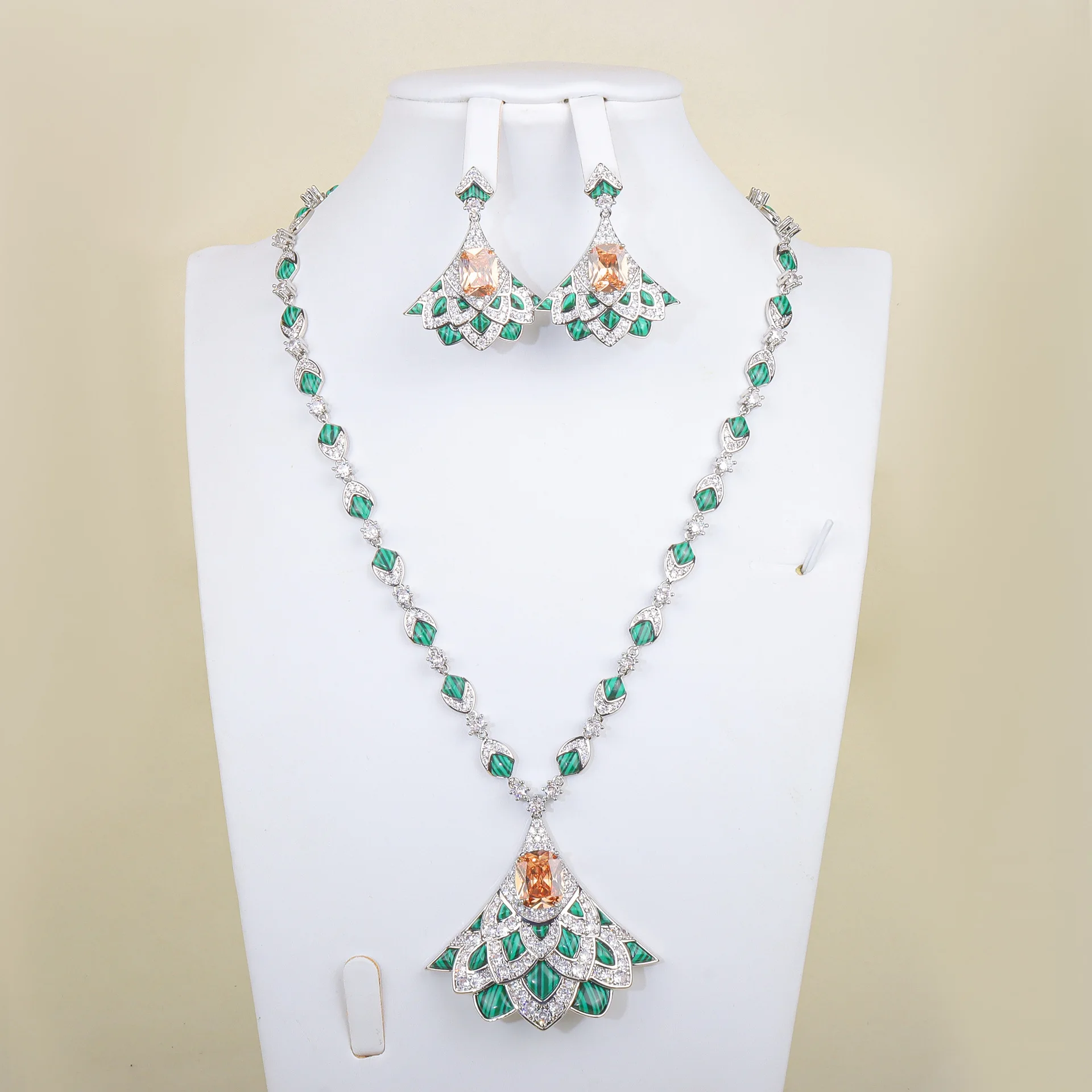 Europe America Earrings Necklace Women Lady Inlay Cubic Zircon Malachite Plated Champagne Gold Color Dinner Party Jewelry Sets
Europe America Earrings Necklace Women Lady Inlay Cubic Zircon Malachite Plated Champagne Gold Color Dinner Party Jewelry Sets