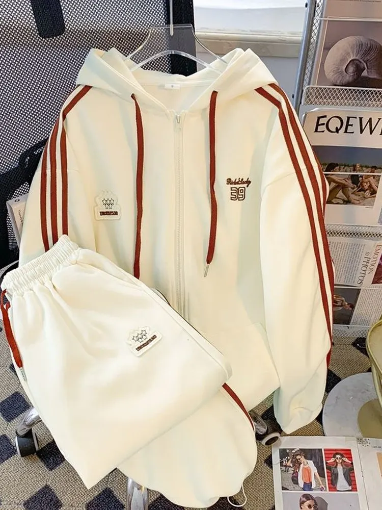 Loose Double Layer Hat Set for Women Embroidered Tee Bars Ba Ne Large Size Spring Autumn Casual Sle Two Pieces Set
Loose Double Layer Hat Set for Women Embroidered Tee Bars Ba Ne Large Size Spring Autumn Casual Sle Two Pieces Set