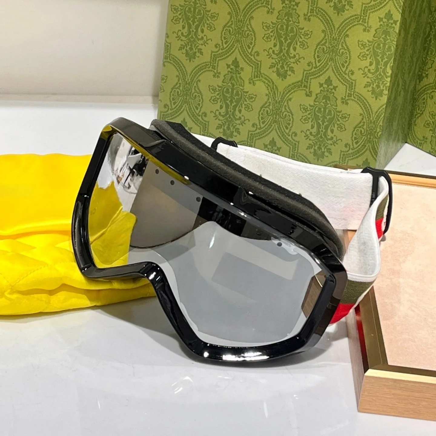 2025 новые модные роскошные лыжные очки для катания на лыжах, противотуманные, ветрозащитные и УФ-защитные, роскошные брендовые лижные очки, лидер продаж
2025 новые модные роскошные лыжные очки для катания на лыжах, противотуманные, ветрозащитные и УФ-защитные, роскошные брендовые лижные очки, лидер продаж