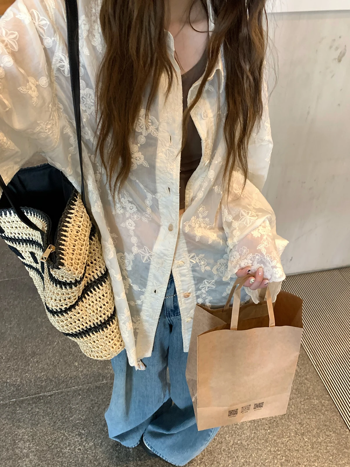 Huanghuangjia тонкая прозрачная женская летняя новая солнцезащитная верхняя одежда с вышивкой, корейская свободная длинная све
Huanghuangjia тонкая прозрачная женская летняя новая солнцезащитная верхняя одежда с вышивкой, корейская свободная длинная све