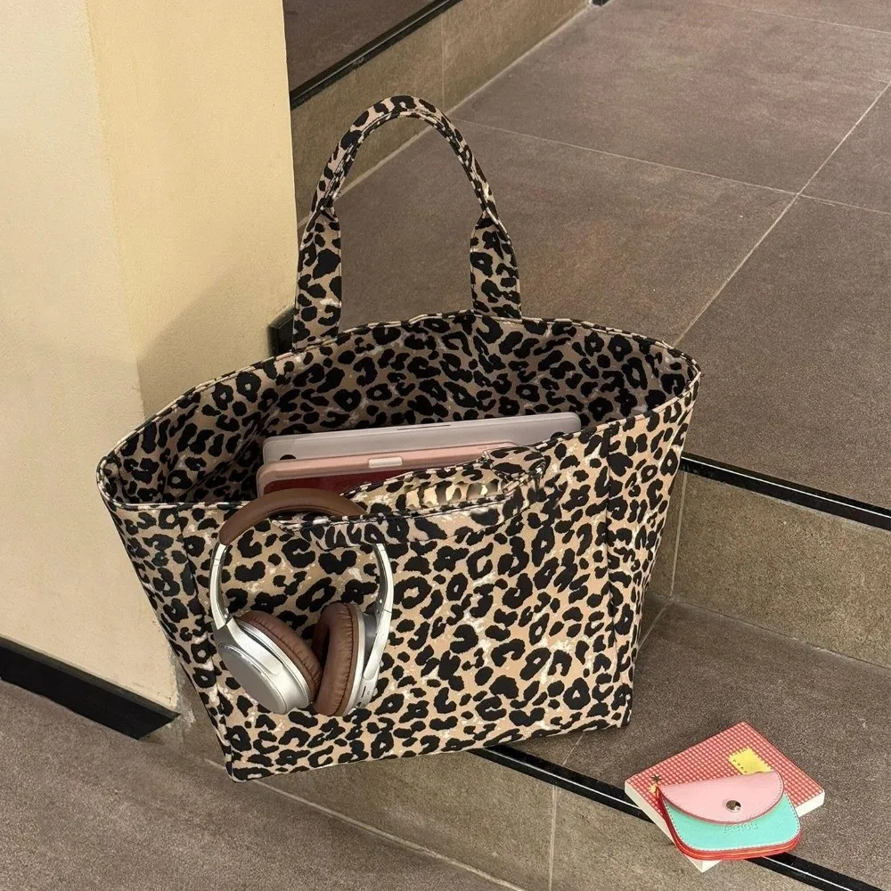 Fashion Leopard Print Tote Bag Canvas Large Capacity Handbag Portable Multifunctional Commuting Bag Women
Fashion Leopard Print Tote Bag Canvas Large Capacity Handbag Portable Multifunctional Commuting Bag Women