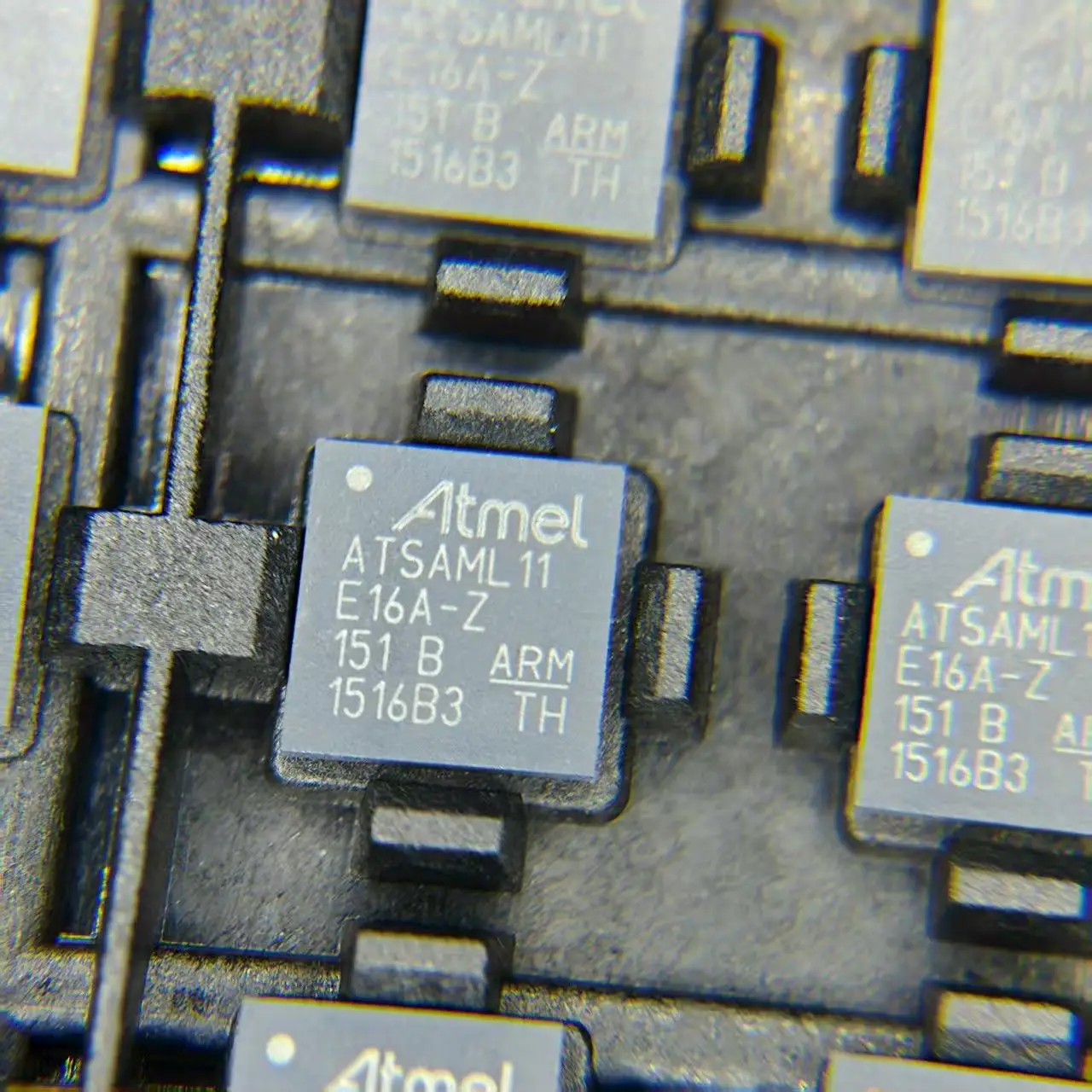 ATSAML11E16A-MU ATSAML11 E16A-Z
ATSAML11E16A-MU ATSAML11 E16A-Z