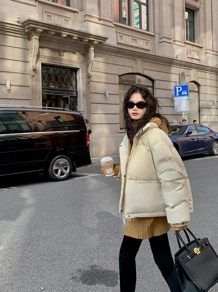 Black Short Puffer Jacket Thick Duck down Warm Bread Style Coat Winter Women's Clothing Tagkita Brand 90% down Fill Power
Black Short Puffer Jacket Thick Duck down Warm Bread Style Coat Winter Women's Clothing Tagkita Brand 90% down Fill Power