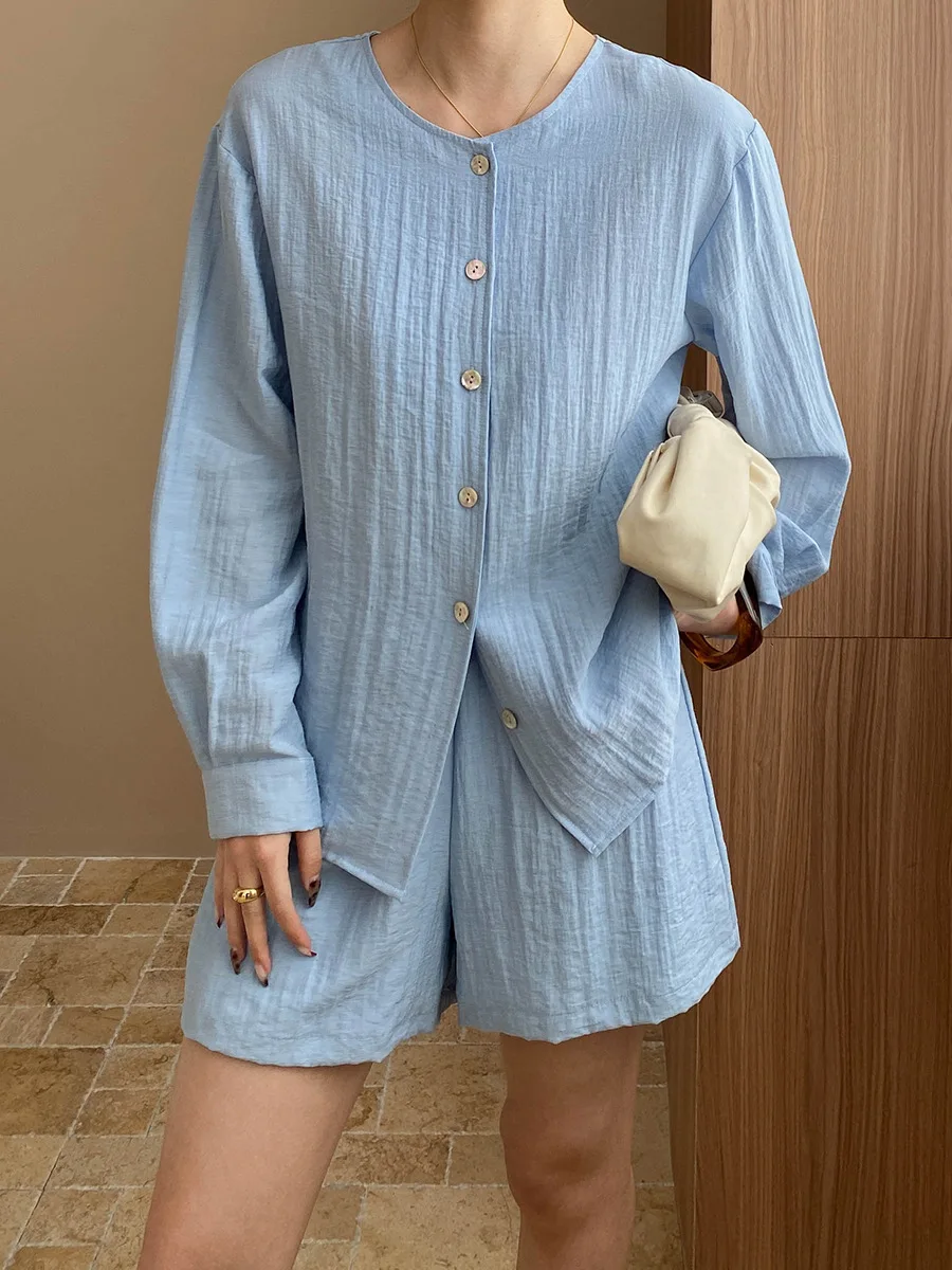 2025 Spring And Summer Women's Suits Casual Solid Color Round Neck Long Sleeved Loose Shirt+high Waisted Loose Shorts 2 Pcs Set
2025 Spring And Summer Women's Suits Casual Solid Color Round Neck Long Sleeved Loose Shirt+high Waisted Loose Shorts 2 Pcs Set