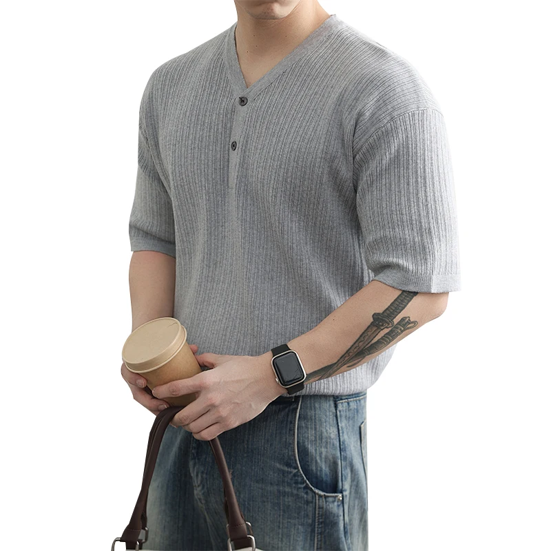 2026 Spring Summer Trendy Knitting Shirt Men Fashion V-Neck Breathable Knit Tops Short Sleeve Buttons Knitwear Pullovers
2026 Spring Summer Trendy Knitting Shirt Men Fashion V-Neck Breathable Knit Tops Short Sleeve Buttons Knitwear Pullovers