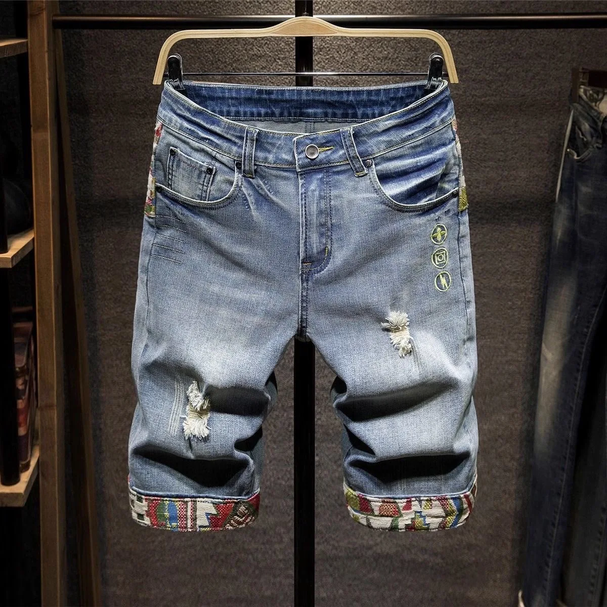 New Summer Fashion Trend Straight Tube Ripped Embroidered Denim Shorts Men's Casual Loose Sport Plus Size High Quality Pants
New Summer Fashion Trend Straight Tube Ripped Embroidered Denim Shorts Men's Casual Loose Sport Plus Size High Quality Pants