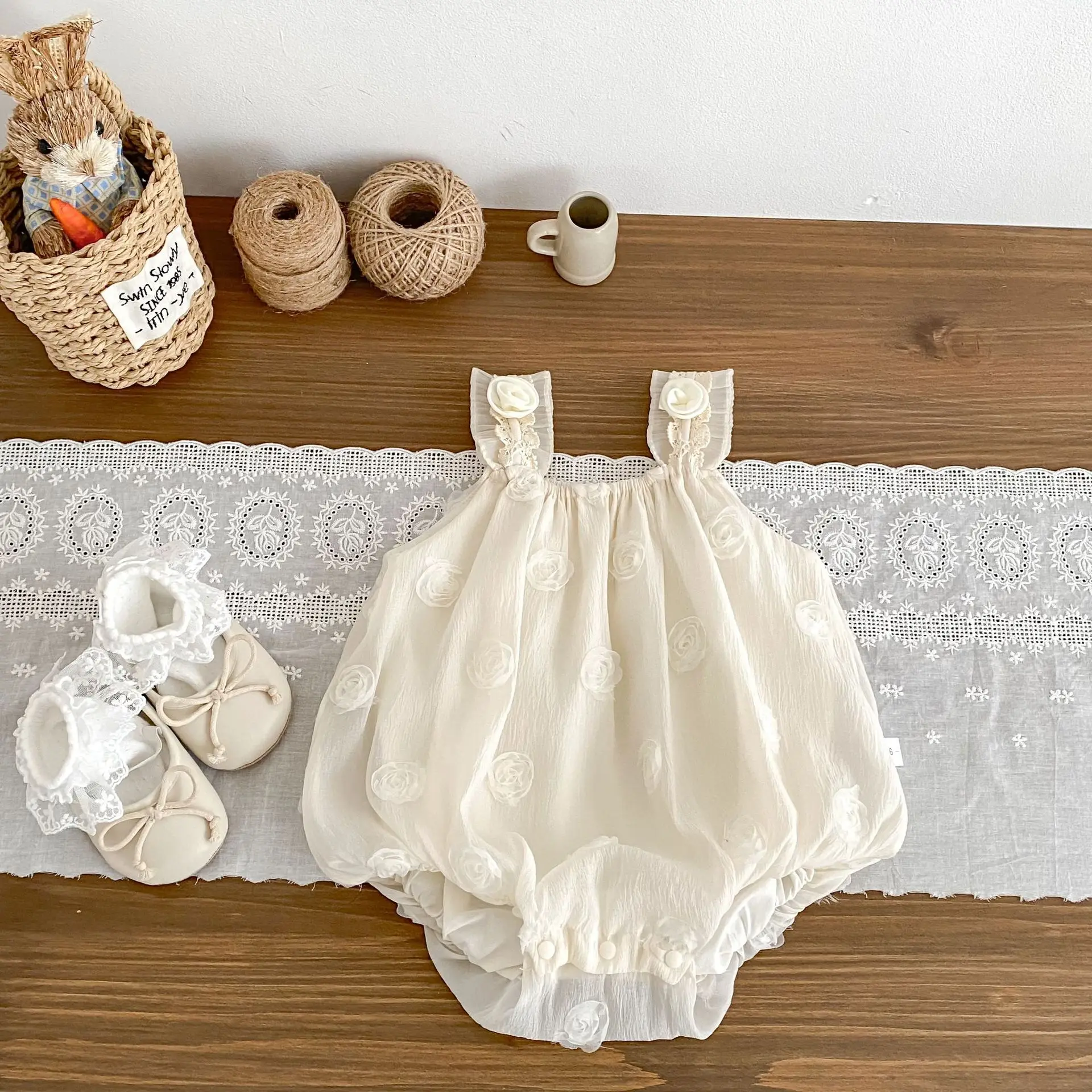 2025 Summer New Baby Girl Cute Rose Sling Bodysuit Infant Toddler Sleeveless Princess Sweet Jumpsuit Newborn Clothes 0-24M
2025 Summer New Baby Girl Cute Rose Sling Bodysuit Infant Toddler Sleeveless Princess Sweet Jumpsuit Newborn Clothes 0-24M