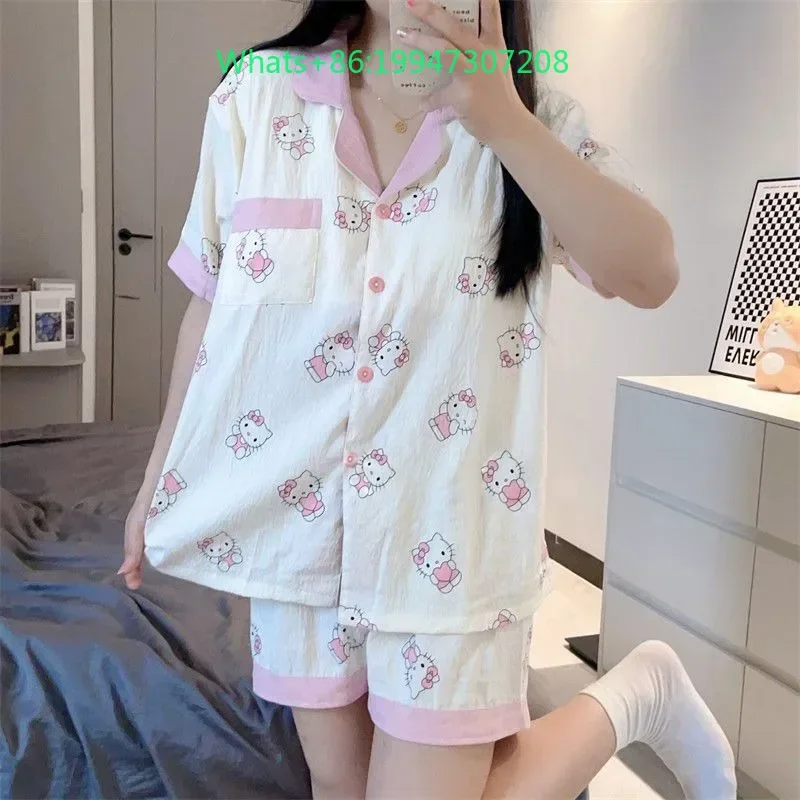 Новые летние милые пижамы HelloKitty с белыми лацканами, свободные шорты с короткими рукавами, верхняя одежда для дома
Новые летние милые пижамы HelloKitty с белыми лацканами, свободные шорты с короткими рукавами, верхняя одежда для дома