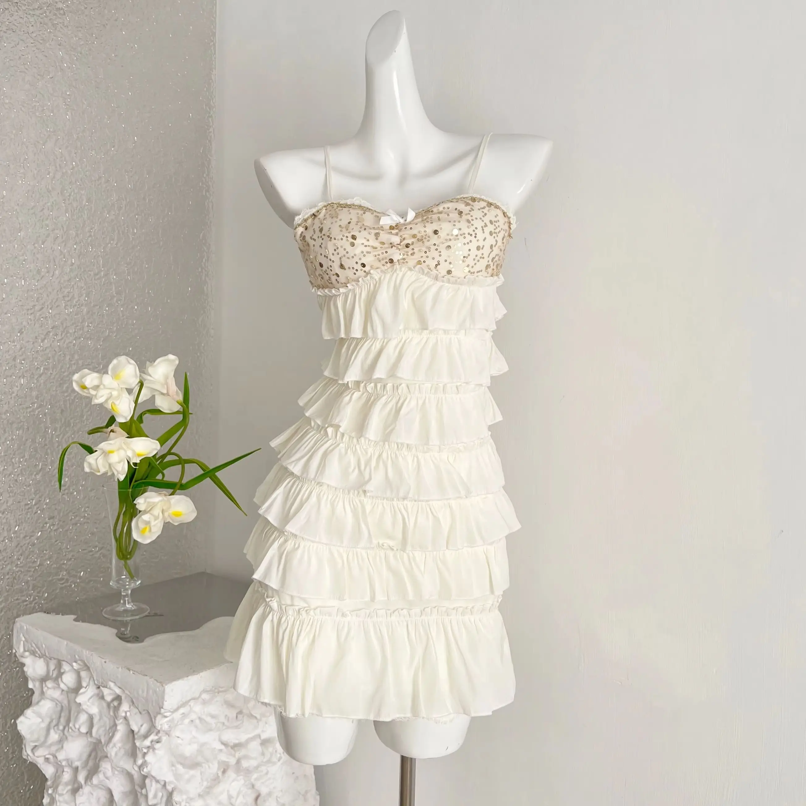 Summer Sleeveless Spaghetti Strap Dress with Chest Pad Tierred Ruffles Sequins Mini Dress High Waist Birthday Party Short Dress
Summer Sleeveless Spaghetti Strap Dress with Chest Pad Tierred Ruffles Sequins Mini Dress High Waist Birthday Party Short Dress