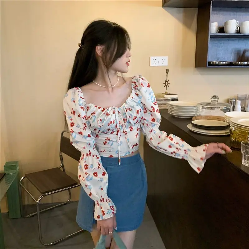 Spring Summer New Women's French Retro Shirt Youthful Mini Dress Fashion-fit Square-neck Puff Sleeve Floral Top
Spring Summer New Women's French Retro Shirt Youthful Mini Dress Fashion-fit Square-neck Puff Sleeve Floral Top