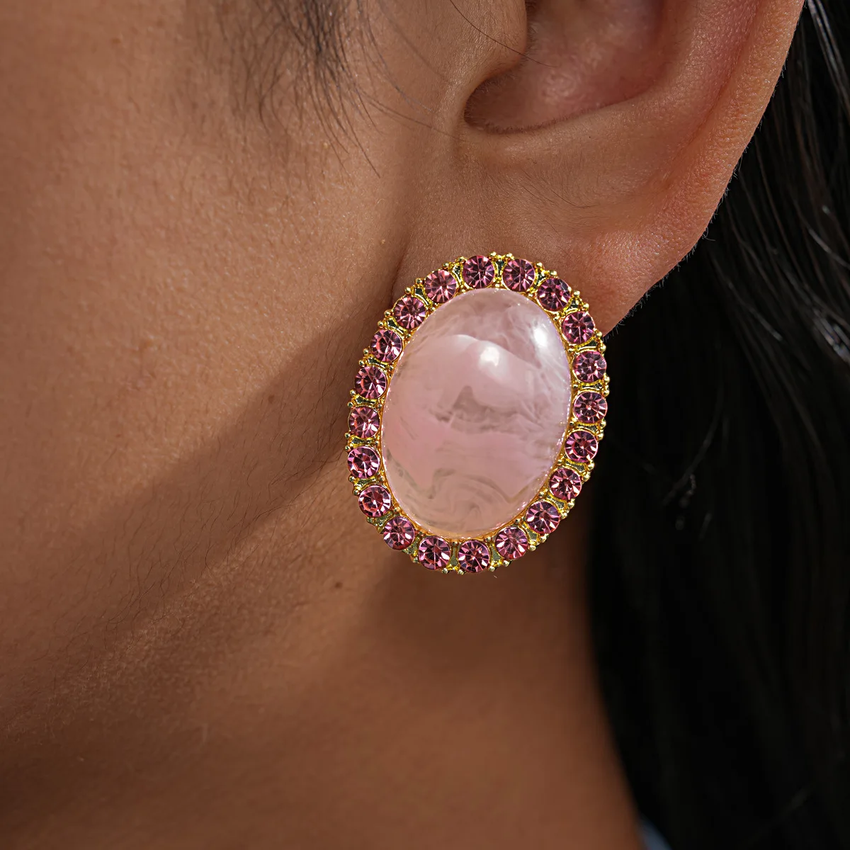 Vintage Pink Oval Smudging Acrylic Stud Earrings Exquisite Inlaid Rhinestones Nail Earrings Romantic Ear Jewelry Bridal Banquet
Vintage Pink Oval Smudging Acrylic Stud Earrings Exquisite Inlaid Rhinestones Nail Earrings Romantic Ear Jewelry Bridal Banquet