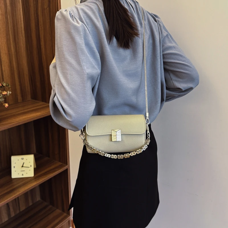 High-End Luxury Leather Shopper Bag For Women Daily Use With Vintage Inspired Design And Solid Color Tote
High-End Luxury Leather Shopper Bag For Women Daily Use With Vintage Inspired Design And Solid Color Tote