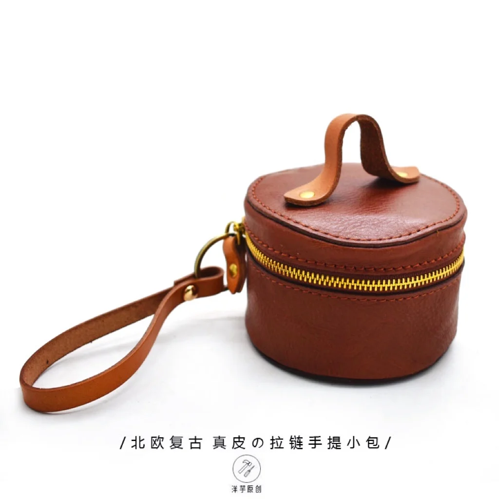 Genuine leather cosmetic bag with mirror~ jewelry cultural games jewelry storage bag cowhide zipper bag, hand-held anti-drop bag
Genuine leather cosmetic bag with mirror~ jewelry cultural games jewelry storage bag cowhide zipper bag, hand-held anti-drop bag