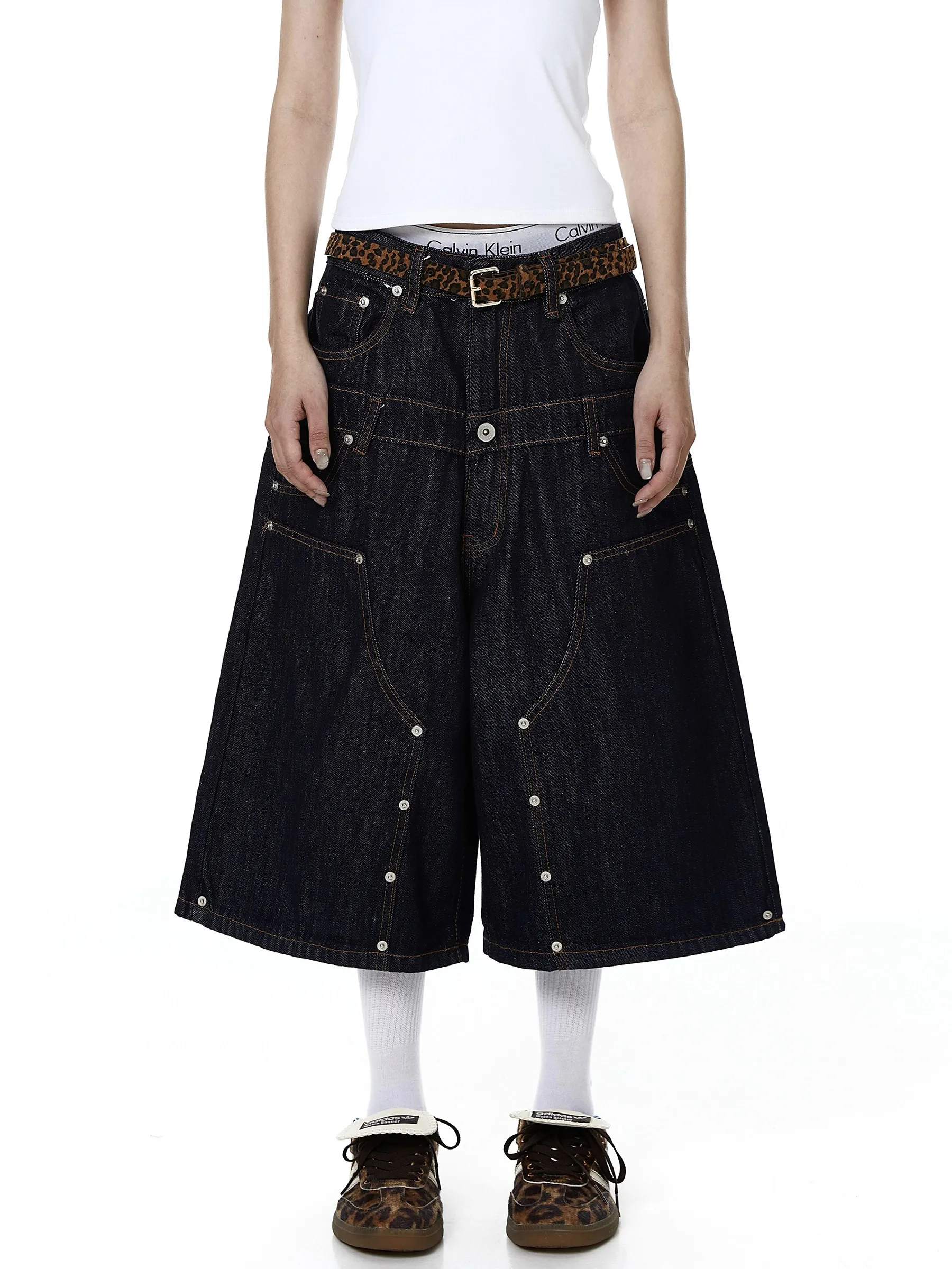 Retro American Street Style Jeans Rivet Design Distressed Look Men's Women's Seven-Foot Shorts Casual Wear Spring Fashion
Retro American Street Style Jeans Rivet Design Distressed Look Men's Women's Seven-Foot Shorts Casual Wear Spring Fashion