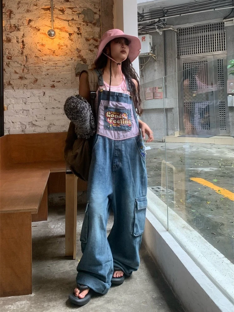 Милый маленький медвежонок с вышивкой в стиле ретро, ковбойский комбинезон с большими карманами, женские брюки на бретелях 2025 года, свободные брюки-поло, повседневная уличная одежда 
Милый маленький медвежонок с вышивкой в стиле ретро, ковбойский комбинезон с большими карманами, женские брюки на бретелях 2025 года, свободные брюки-поло, повседневная уличная одежда