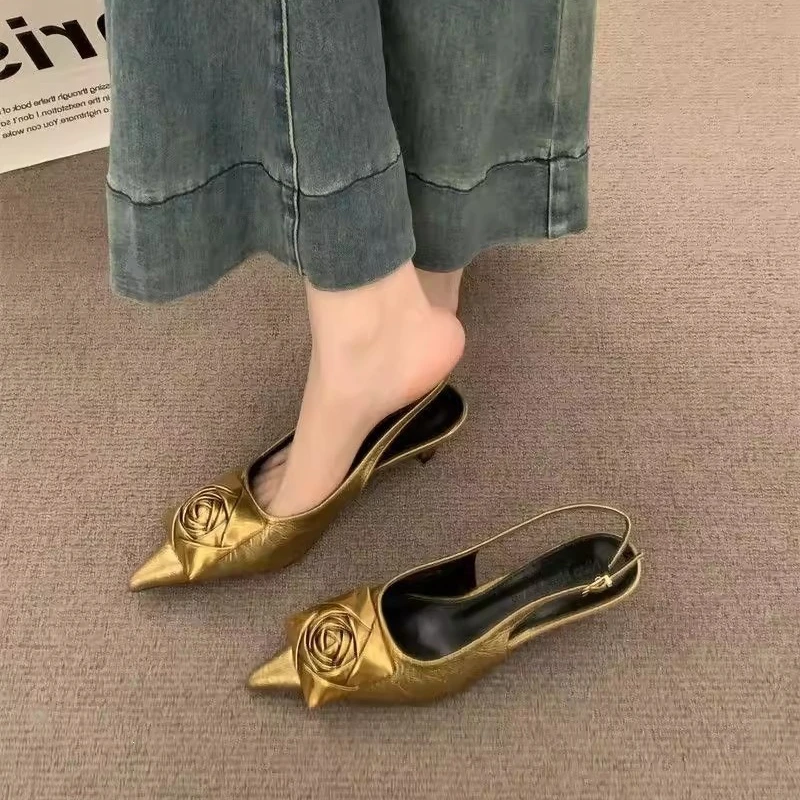 2026 Spring and Summer New Retro Flower Metal Buckle Pointed Headrest Sandals for Women, Fashionable High Heels for Women,35-40
2026 Spring and Summer New Retro Flower Metal Buckle Pointed Headrest Sandals for Women, Fashionable High Heels for Women,35-40