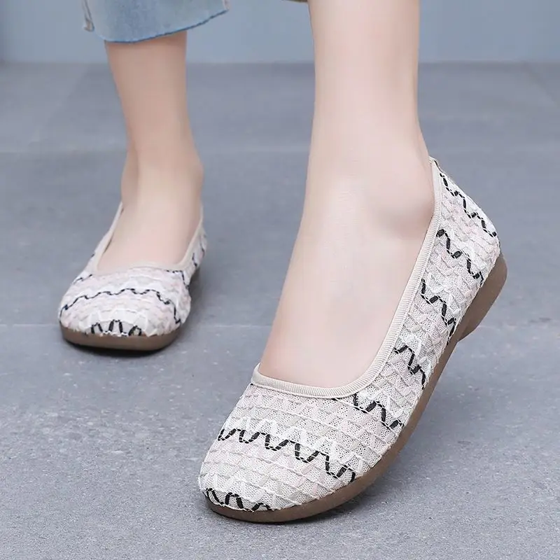 Summer Casual Mesh Breathable Shoes for Women Comfortable and Elegant Offer Fashion 2025 Hollow Braided Slip On Woman Footwear
Summer Casual Mesh Breathable Shoes for Women Comfortable and Elegant Offer Fashion 2025 Hollow Braided Slip On Woman Footwear