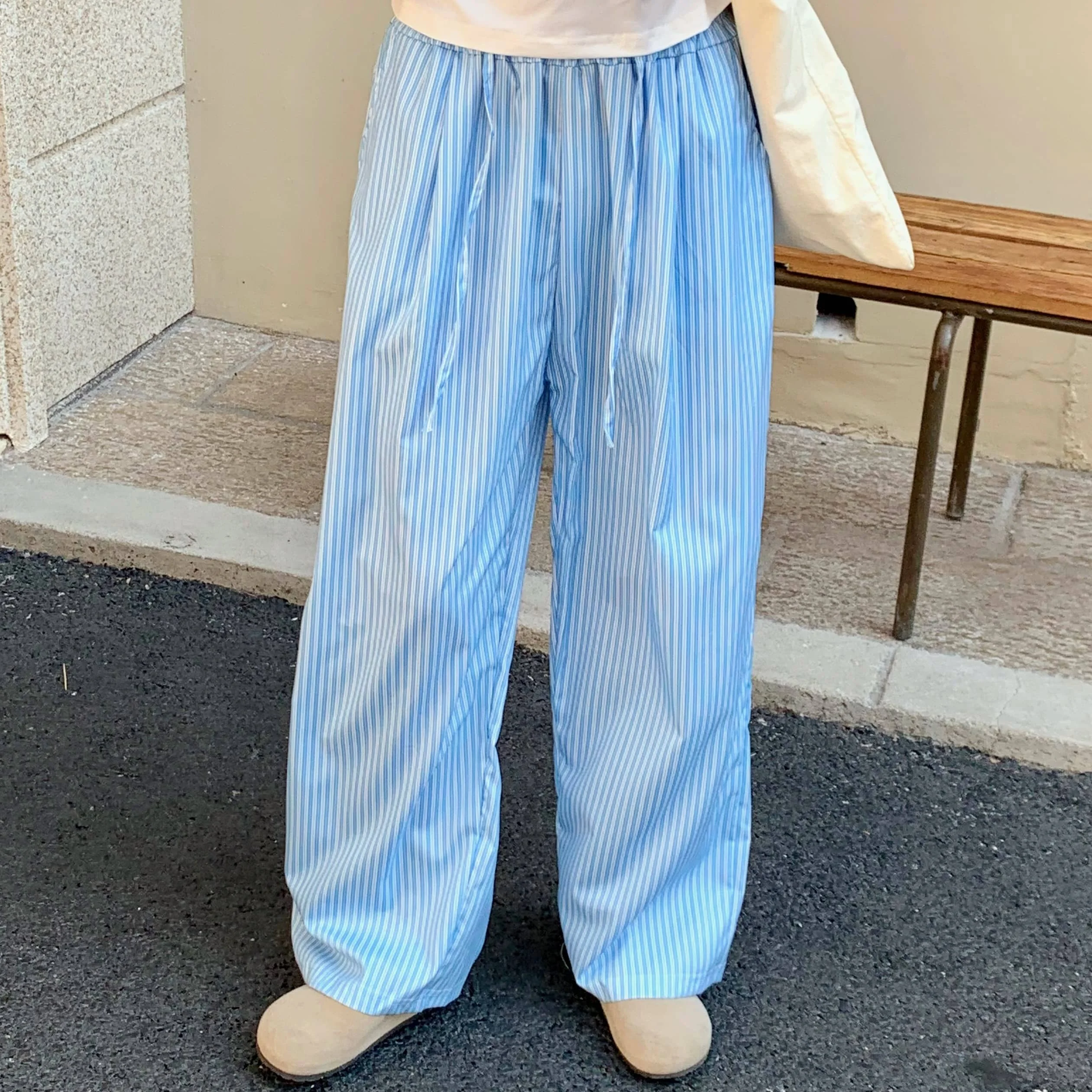 SuperAen Korean Style Spring 2025 New Blue Striped Wide-leg Pants Oversize Fashion High Waist Loose Fit Pants 
SuperAen Korean Style Spring 2025 New Blue Striped Wide-leg Pants Oversize Fashion High Waist Loose Fit Pants