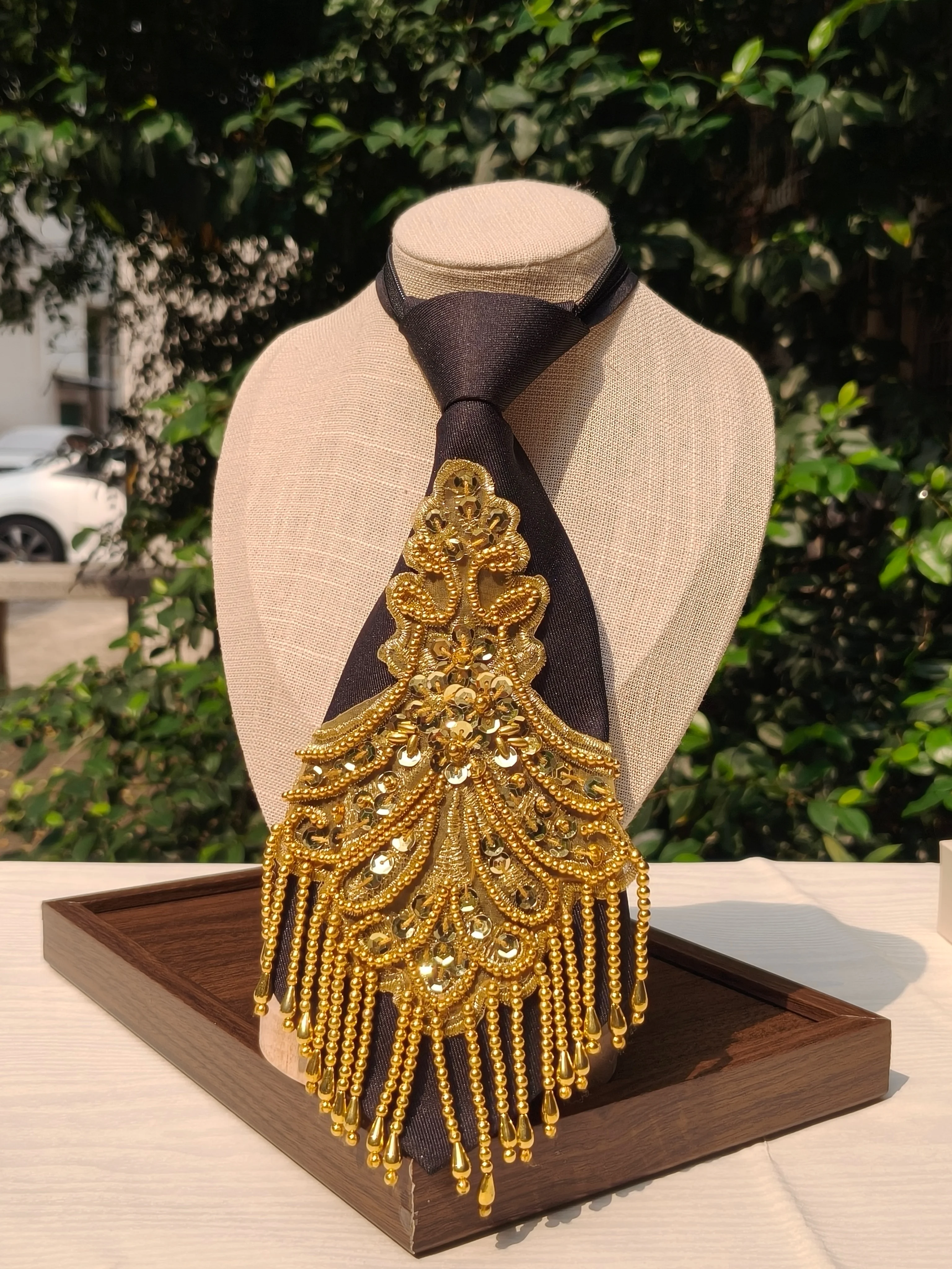 Atmospheric Outfit: Beaded Tassel Black Tie, No Need to Tie, Versatile for Banquets/Hanfu
Atmospheric Outfit: Beaded Tassel Black Tie, No Need to Tie, Versatile for Banquets/Hanfu