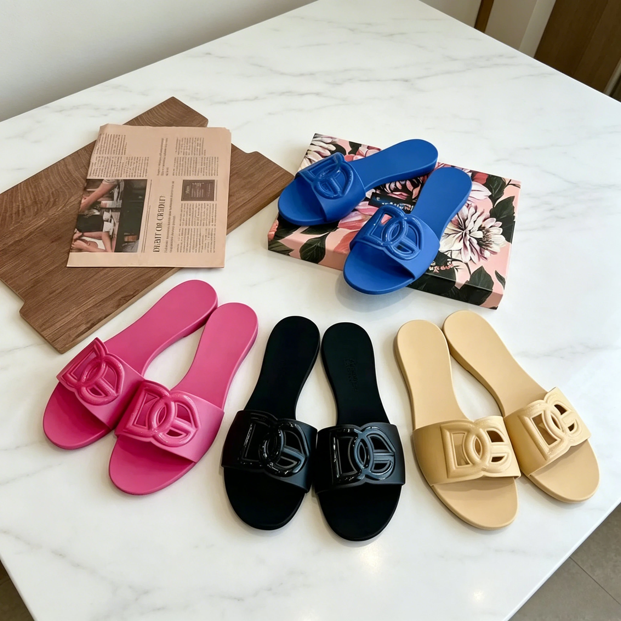 Summer Wedge-style Ladies' Fashionable Flats (Korean Version) for Outerwear, Flat-bottomed Lazy Shoes, Open-toe Sandals
Summer Wedge-style Ladies' Fashionable Flats (Korean Version) for Outerwear, Flat-bottomed Lazy Shoes, Open-toe Sandals