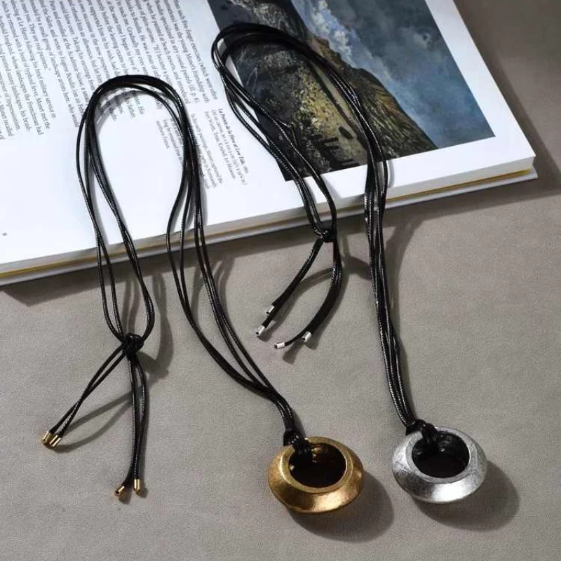 2025 Fashion Europe Gold Silver Circle Pendant Long Necklace Sweater Chain Women Retro Jewelry Trend
2025 Fashion Europe Gold Silver Circle Pendant Long Necklace Sweater Chain Women Retro Jewelry Trend