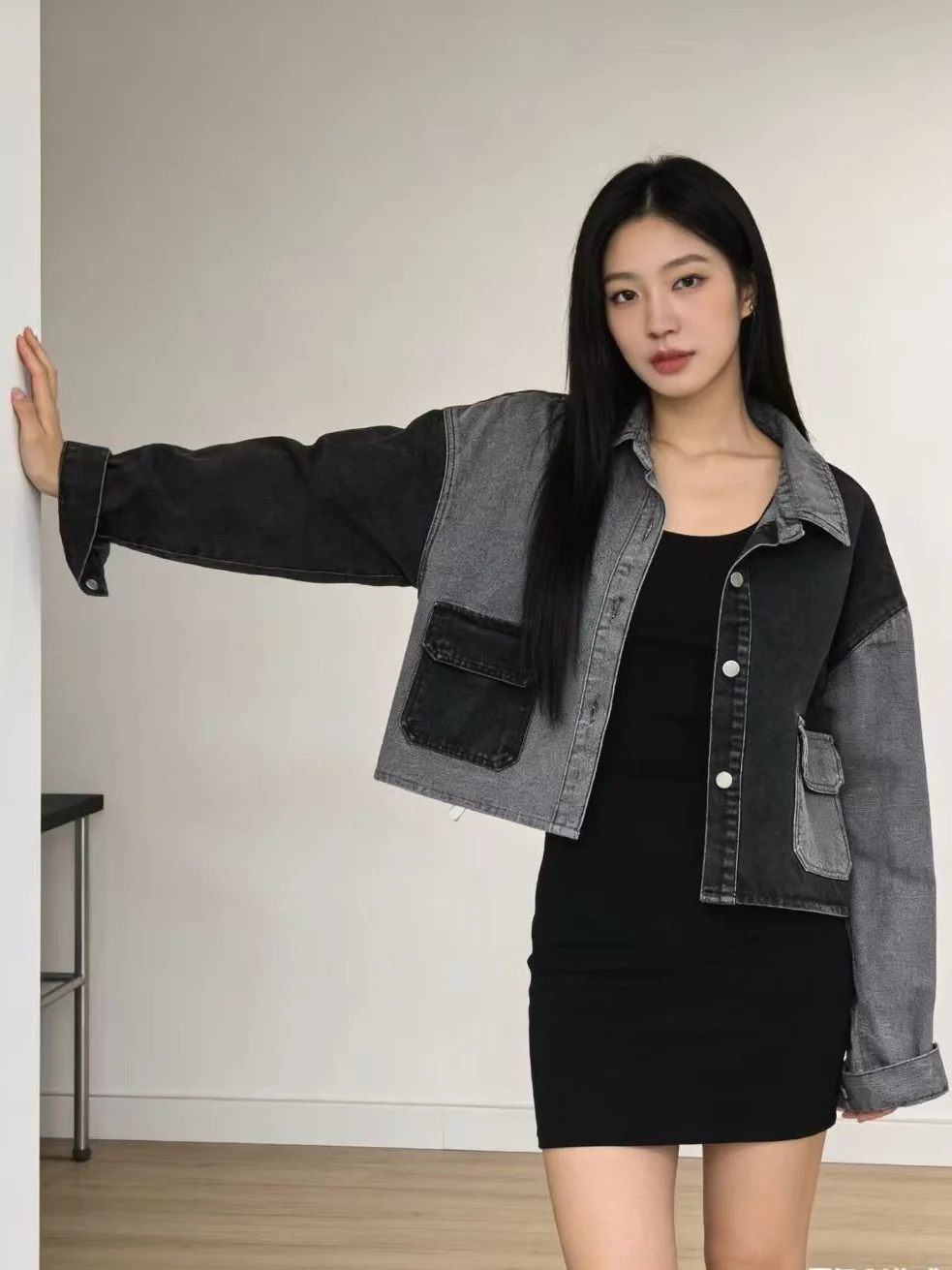 Retro Loose Fit Short Casual Denim Jacket Women's Collar Stand Collar Multi Pocket Contrast Color Design Workwear Jacket
Retro Loose Fit Short Casual Denim Jacket Women's Collar Stand Collar Multi Pocket Contrast Color Design Workwear Jacket