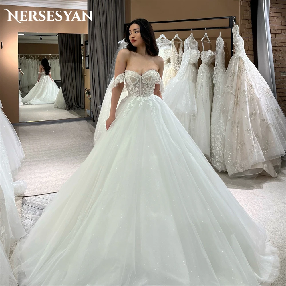 Nersesyan Vintage Lace Wedding Dresses Sweetheart Off Shoulder A-Line Appliques Bridal Gowns Backless Princess Bride Dress 2024
Nersesyan Vintage Lace Wedding Dresses Sweetheart Off Shoulder A-Line Appliques Bridal Gowns Backless Princess Bride Dress 2024
