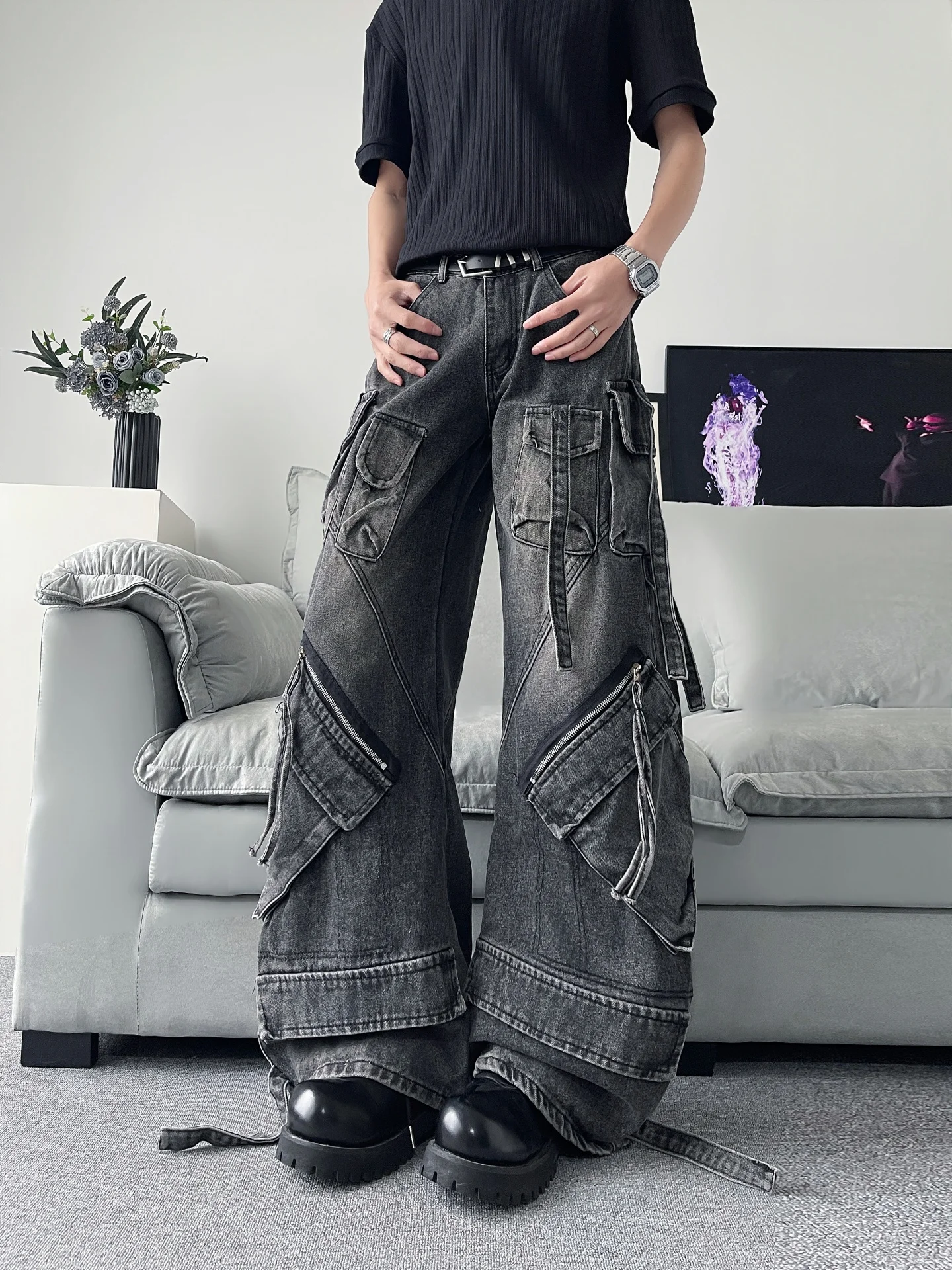 American High Street Style Men's Wide Leg Jeans with Sashes Heavy Washed Deconstructed Multi Pocket Punk Style Workwear
American High Street Style Men's Wide Leg Jeans with Sashes Heavy Washed Deconstructed Multi Pocket Punk Style Workwear