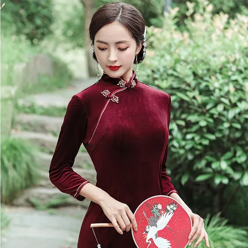 Chinese Traditional Dresses Women Cheongsam Elegant Ladies Autumn Winter Velvet Qipao New Year Party Costume Long Sleeve Clothes
Chinese Traditional Dresses Women Cheongsam Elegant Ladies Autumn Winter Velvet Qipao New Year Party Costume Long Sleeve Clothes