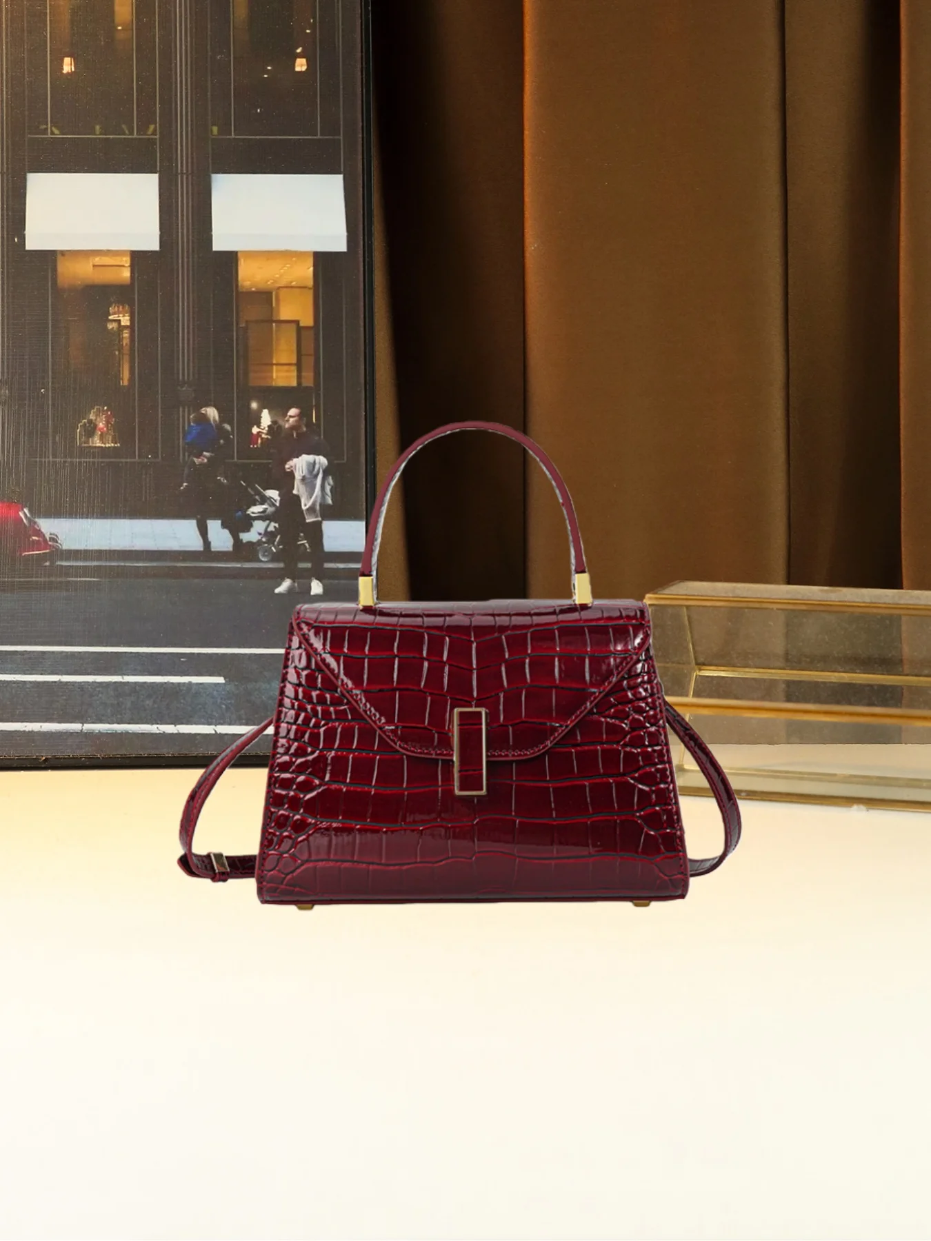 European and American retro fashion crocodile pattern portable small square bag going out versatile women's bag
European and American retro fashion crocodile pattern portable small square bag going out versatile women's bag