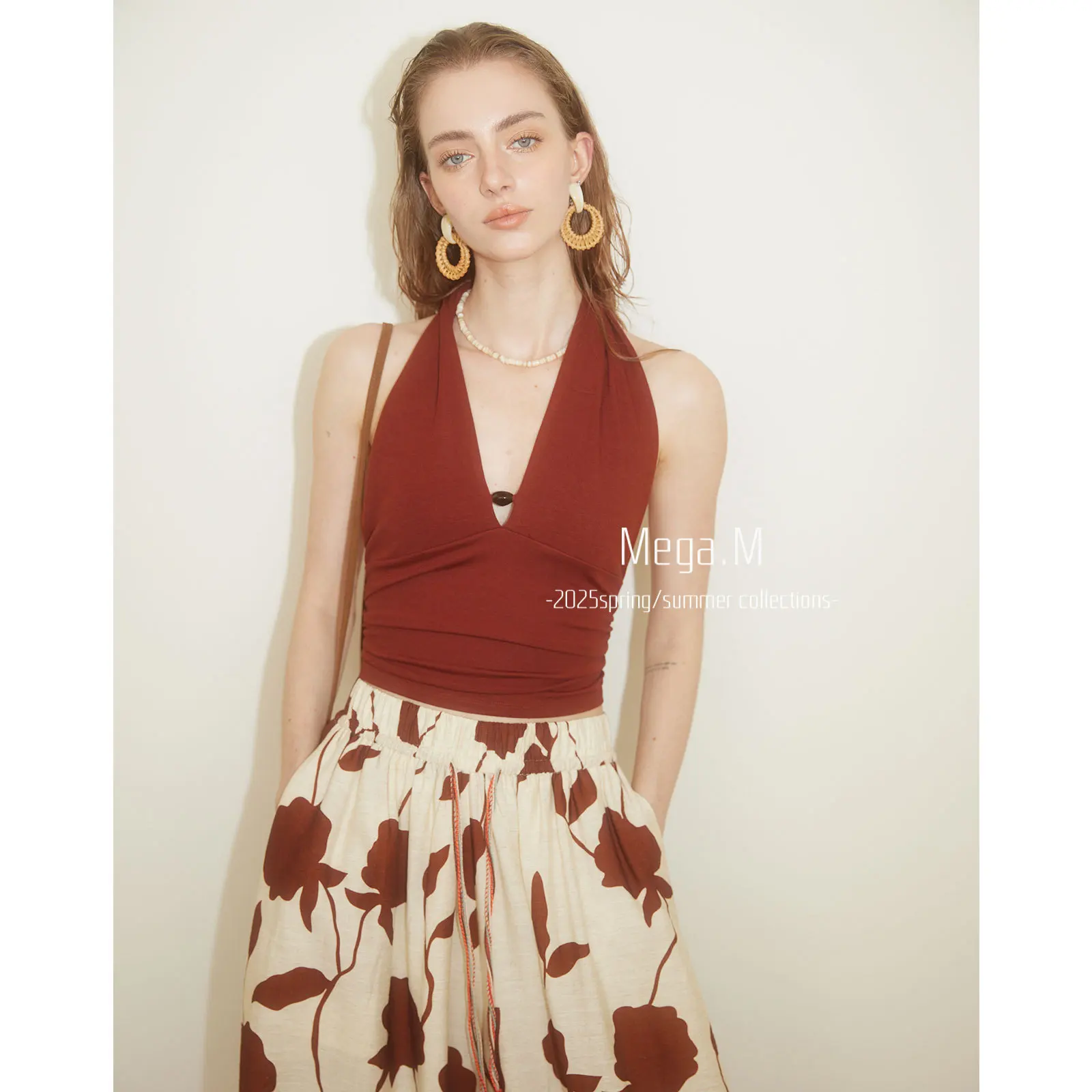 Women's suspender 2025 summer seaside atmosphere strapless vest vacation style top female sexy hanging neck suspender
Women's suspender 2025 summer seaside atmosphere strapless vest vacation style top female sexy hanging neck suspender