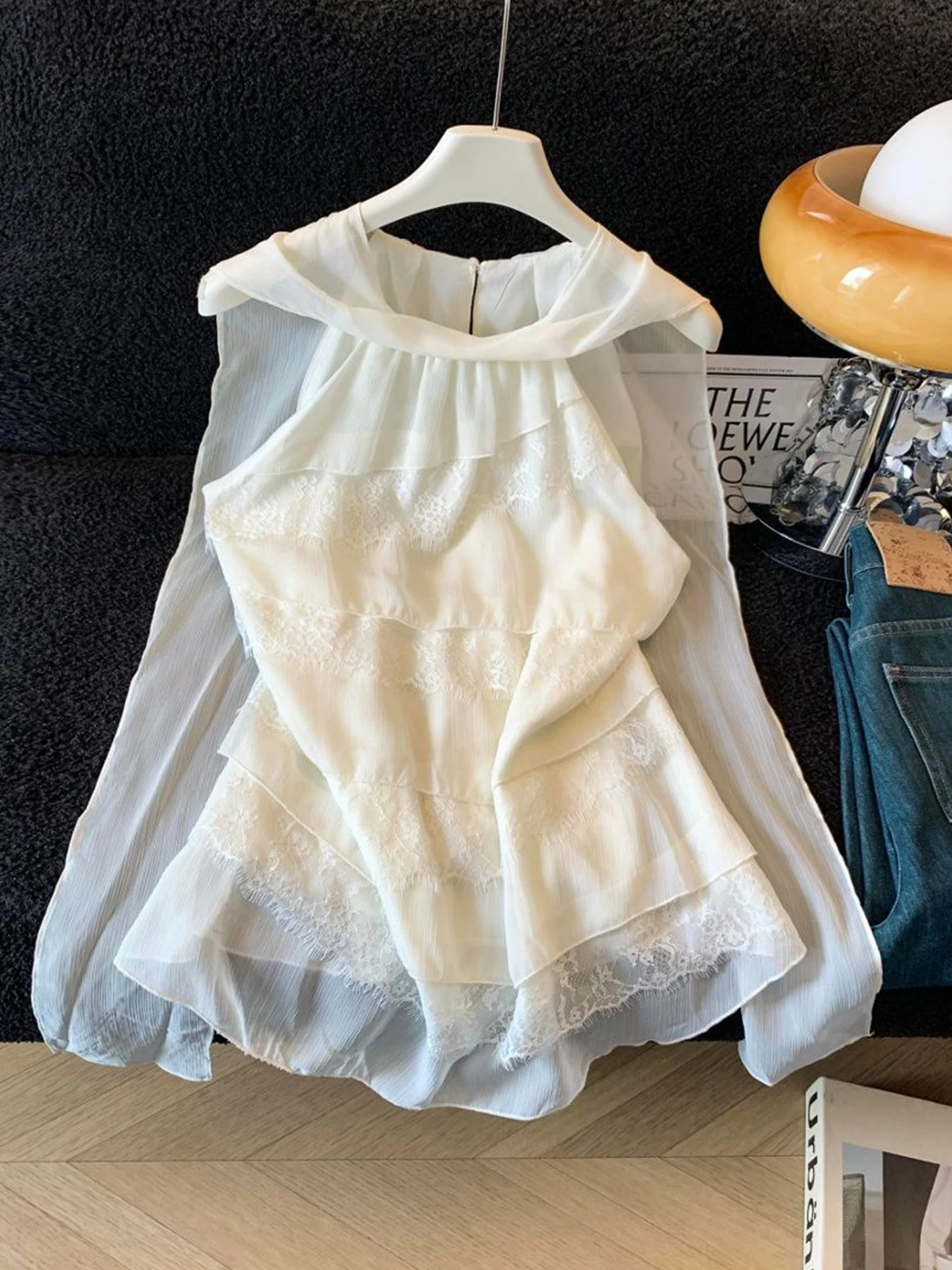 Elegant Lace Splice Hanging Neck Shirt Women's Summer Beautiful Fairy Style Top Skin-friendly Breathable Sleeveless round Neck
Elegant Lace Splice Hanging Neck Shirt Women's Summer Beautiful Fairy Style Top Skin-friendly Breathable Sleeveless round Neck