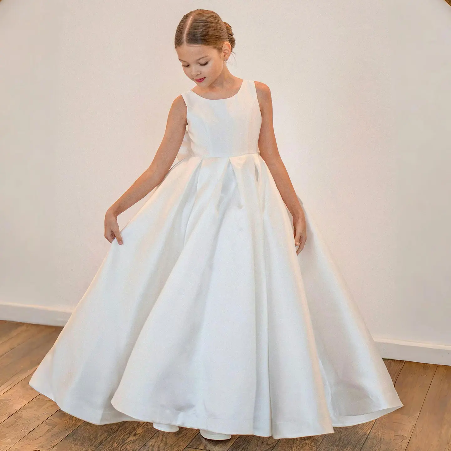 Elegant Flower Girl Dresses for Wedding Bow Satin Floor Length Sleeveless Girls Kids Birthday Party Communion Party Gowns
Elegant Flower Girl Dresses for Wedding Bow Satin Floor Length Sleeveless Girls Kids Birthday Party Communion Party Gowns