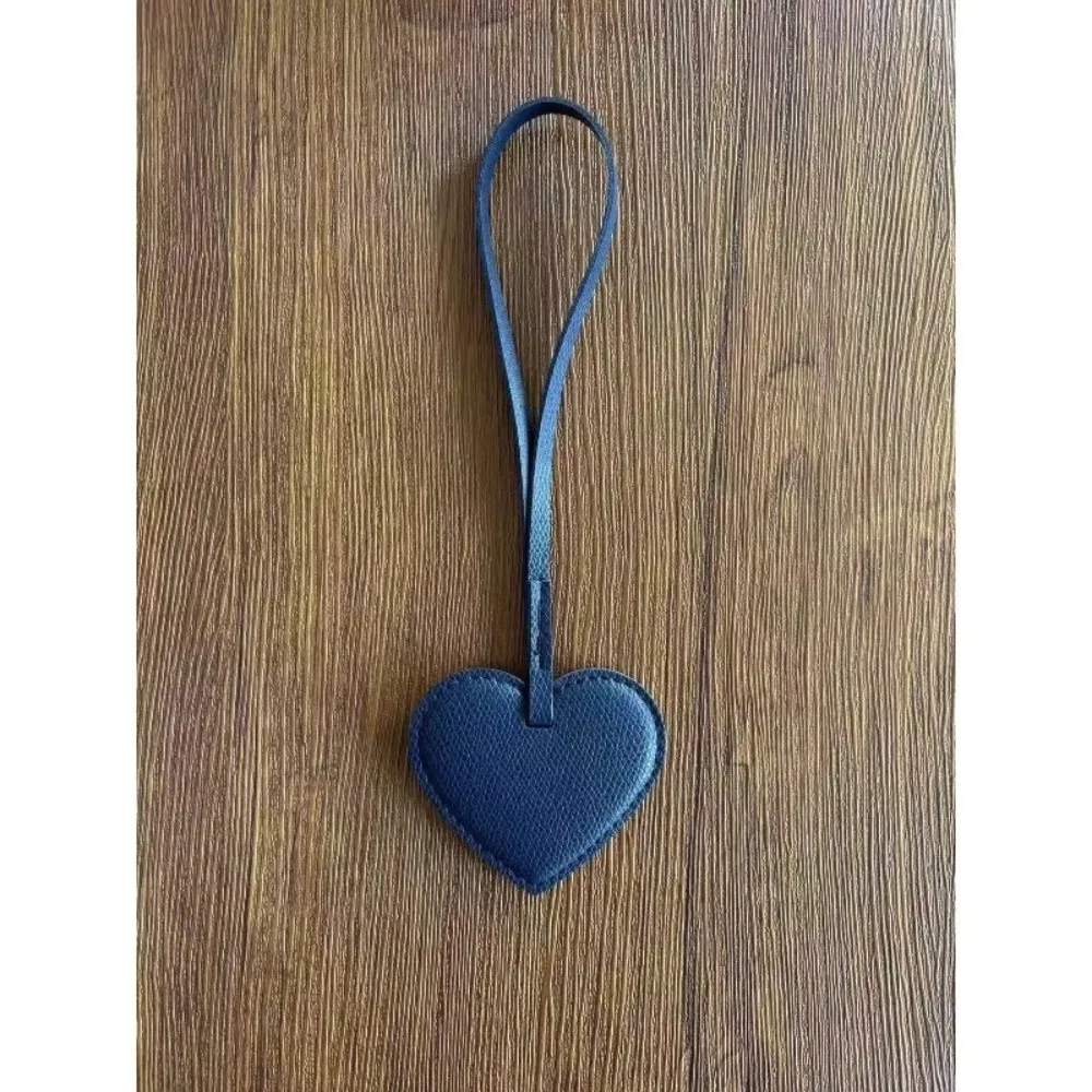 European and American Popular Peach Heart Keychain Fresh Style Heart-shaped Women's Bag Pendant Leather Bag Hanging Accessories
European and American Popular Peach Heart Keychain Fresh Style Heart-shaped Women's Bag Pendant Leather Bag Hanging Accessories