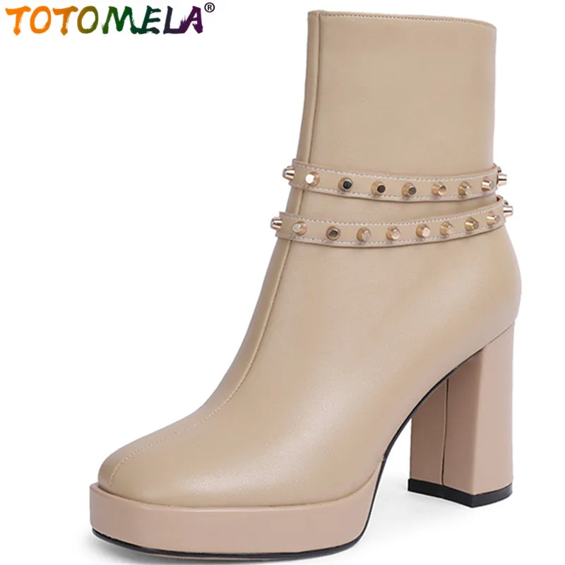 TOTOMELA 2022 New Rivet Ladies Zipper Ankle Boots Vintage Thick High Heels Shoes Genuine Leather Spring Women Boots
TOTOMELA 2022 New Rivet Ladies Zipper Ankle Boots Vintage Thick High Heels Shoes Genuine Leather Spring Women Boots