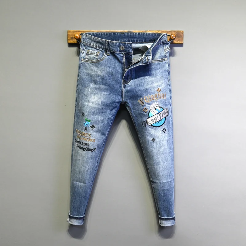 2025 Summer Thin Men's Jeans Light Luxury High end Embroidered Printed Slim fit Small Foot Casual Nine Leg Pants
2025 Summer Thin Men's Jeans Light Luxury High end Embroidered Printed Slim fit Small Foot Casual Nine Leg Pants