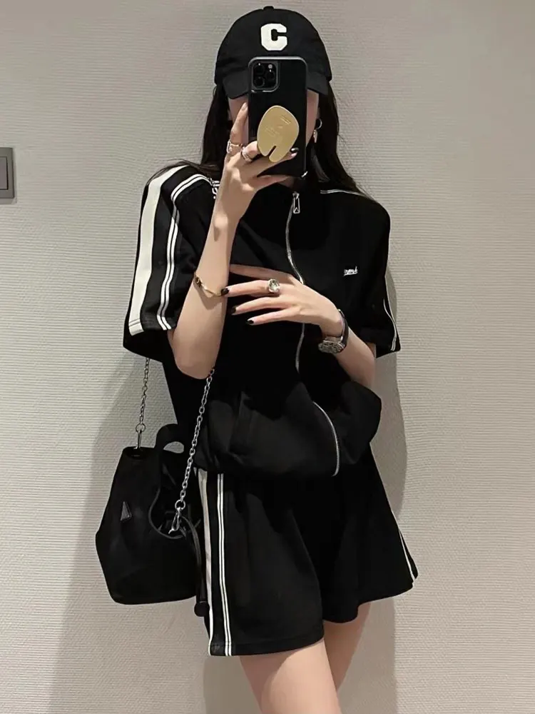 Loose Sportswear Short Sleeve Shorts Set for Women Summer 2026 Black Casual Fashion Two-Piece Suit American European Style
Loose Sportswear Short Sleeve Shorts Set for Women Summer 2026 Black Casual Fashion Two-Piece Suit American European Style
