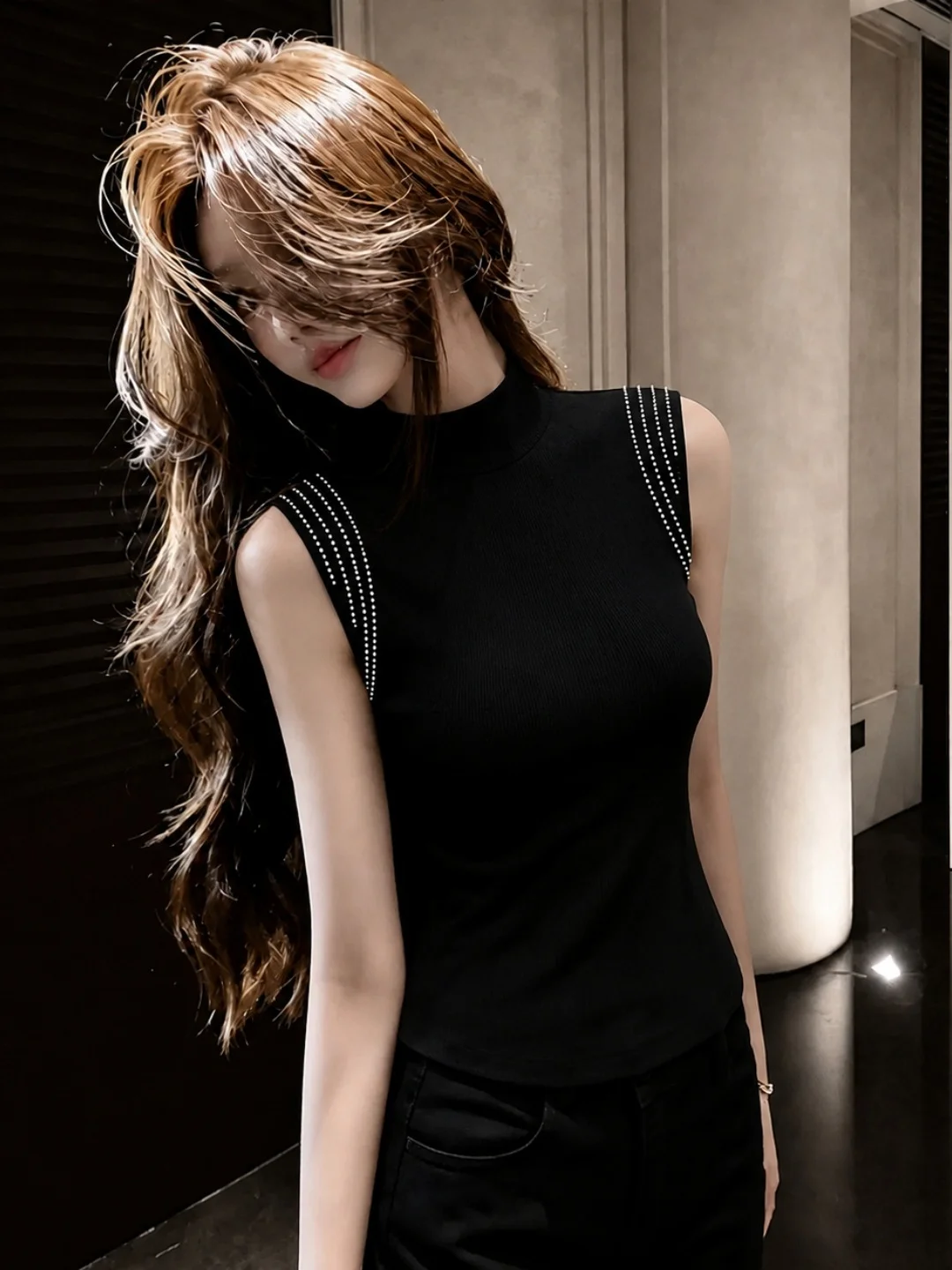 Korean Style Slim Fit Ice Silk Knitted Vest Sparkling Diamond Design Half High Collar Sleeveless Summer Top for Women
Korean Style Slim Fit Ice Silk Knitted Vest Sparkling Diamond Design Half High Collar Sleeveless Summer Top for Women