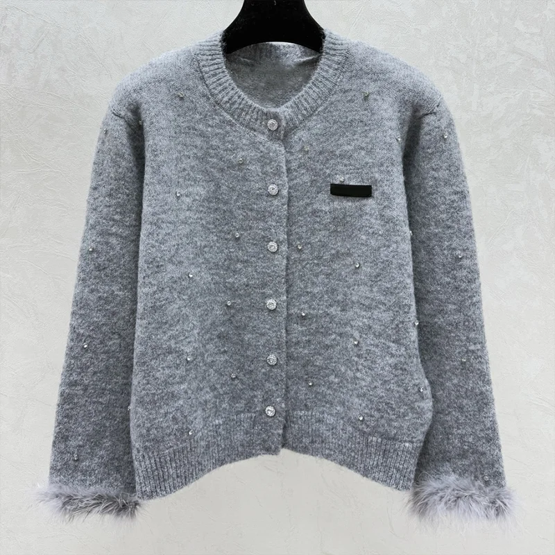 High quality Women's frayed cuffs with diamond inlaid cardigan sweater, elegant and luxurious 251222138
High quality Women's frayed cuffs with diamond inlaid cardigan sweater, elegant and luxurious 251222138