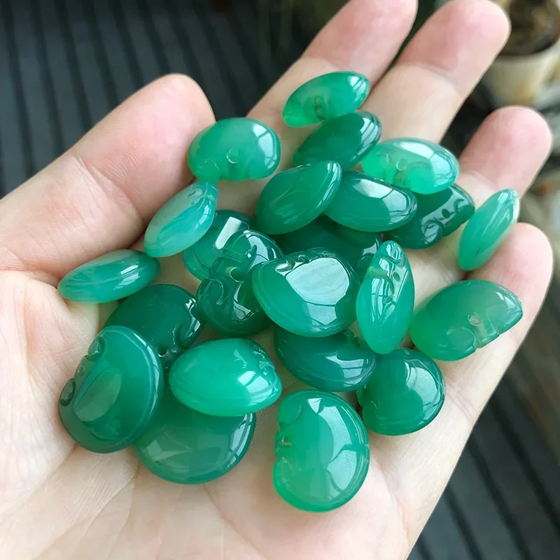 Маленький кулон из халцедона Ruyi, двухсторонний детский замок из агата, кулон из нефрита ручной работы, детское ожерелье
Маленький кулон из халцедона Ruyi, двухсторонний детский замок из агата, кулон из нефрита ручной работы, детское ожерелье
