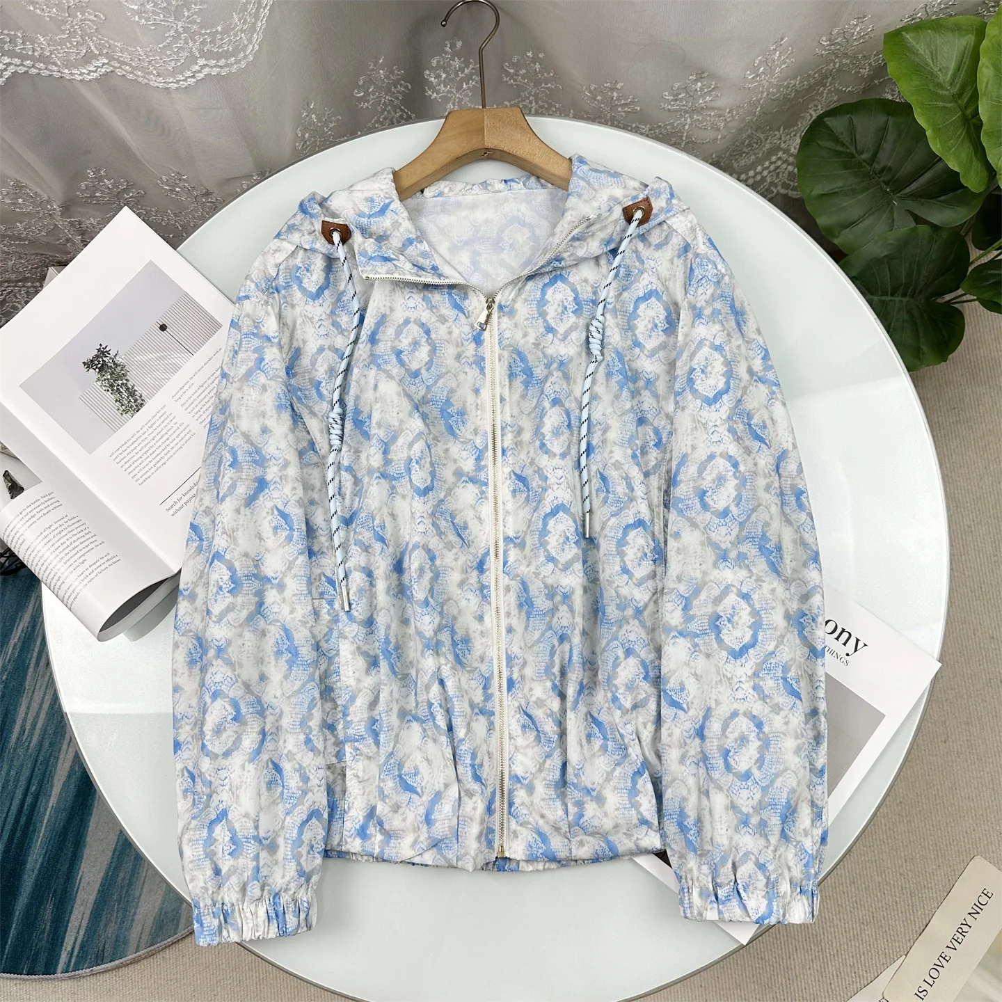 Lightweight Loose Women's Printed Hooded Sun Protection Jacket Short Outerwear Family Series Drawstring Casual Cotton Coat
Lightweight Loose Women's Printed Hooded Sun Protection Jacket Short Outerwear Family Series Drawstring Casual Cotton Coat
